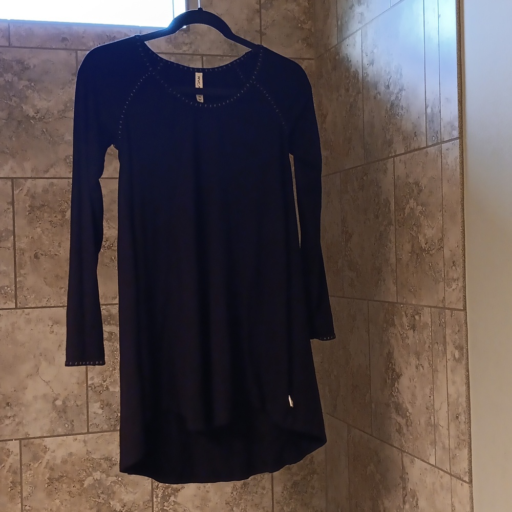 RVCA LONG SLEEVE DRESS!! NO LONGER MADE GORGEOUS IN EVERYWAY xs-small perfectly